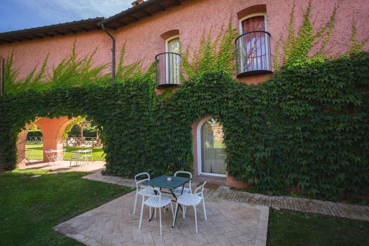Braccagni Le Versegge Resort מראה חיצוני תמונה